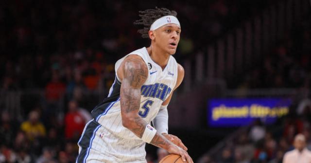 OD体育官方网站-惨负爵士持续低迷！人手回归的魔术不会打球了？